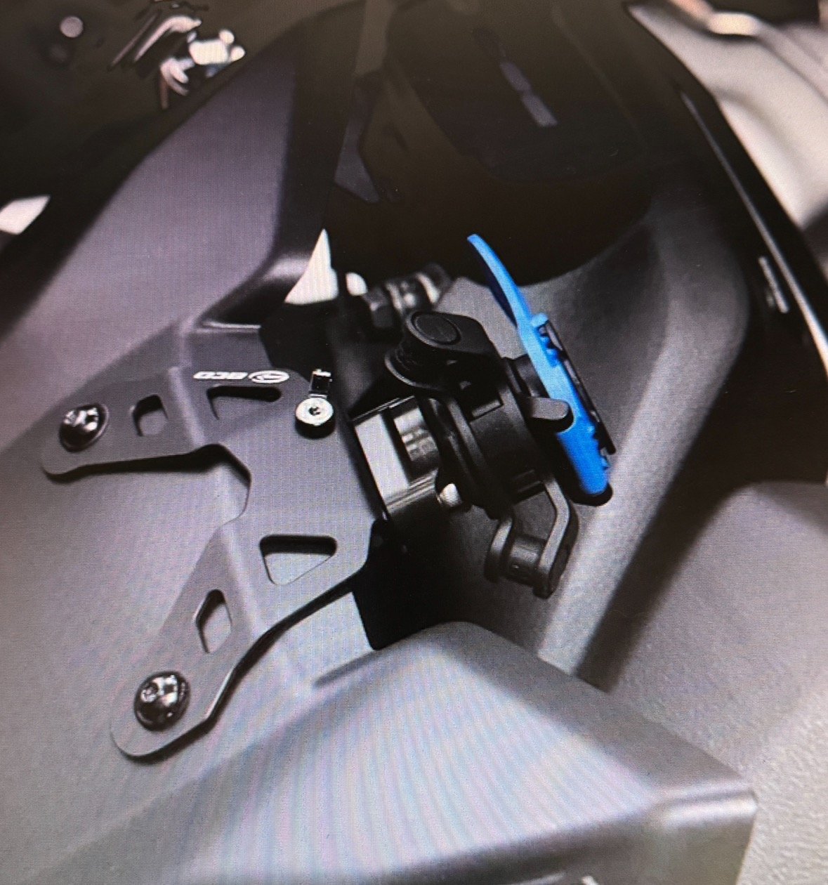 Supporto Telefono Per Moto TMAX 530/560 (2017-2021) – Porta GPS E Navigatore Con Protezione Antiurto E Vibrazioni
